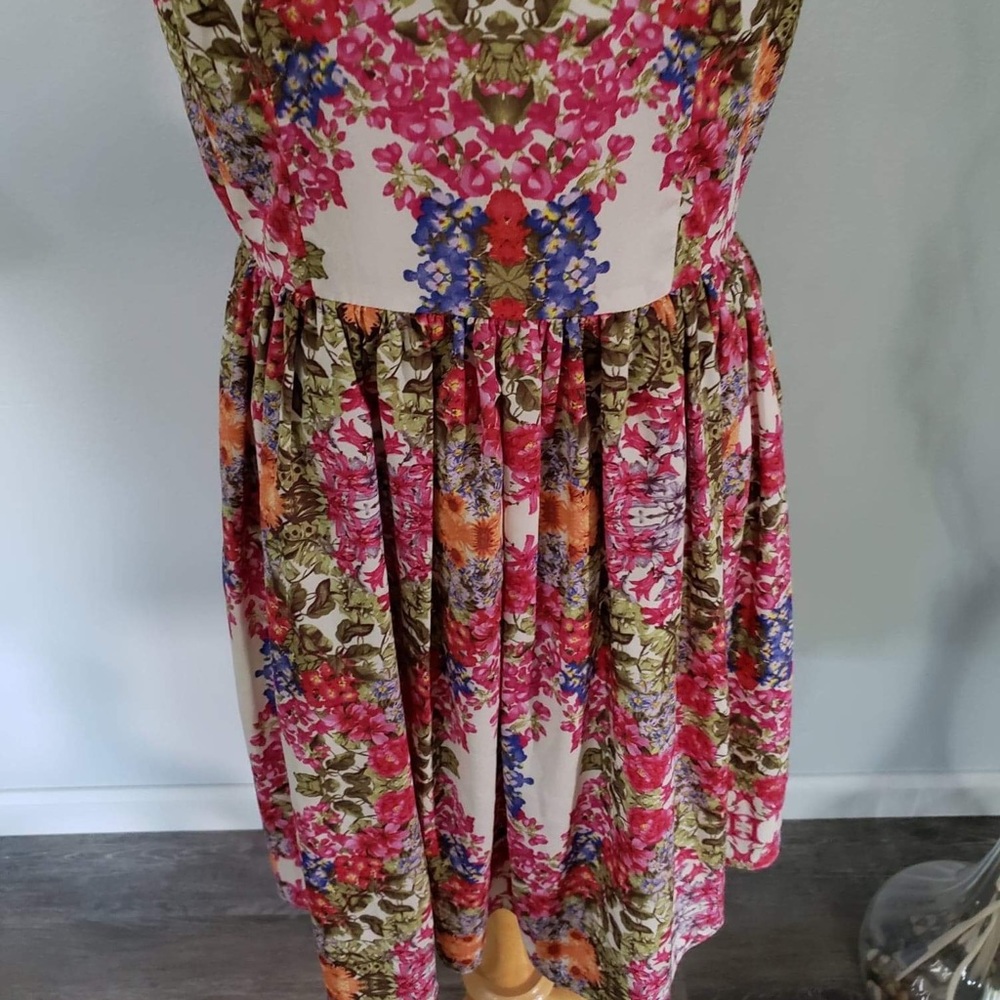 Gorgeous dress - Picture 7 of 13